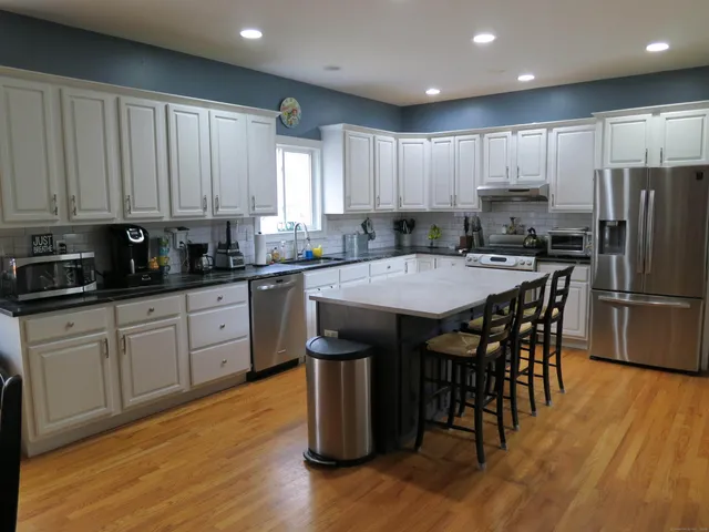 $649,900 | 88 Brookfield Road, Seymour, CT 06483