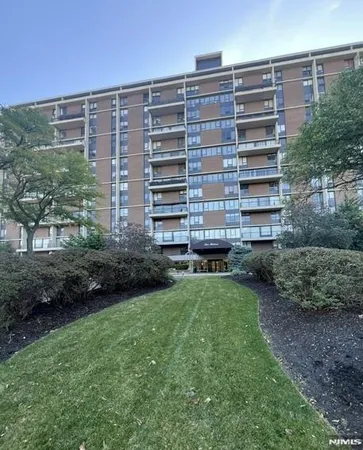 $299,999 | 4 Horizon Road, Unit 1207, Fort Lee, NJ 07024