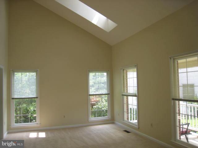 8012 Craddock Road Greenbelt, MD 20770 - Photo 23 of 28 Living Room