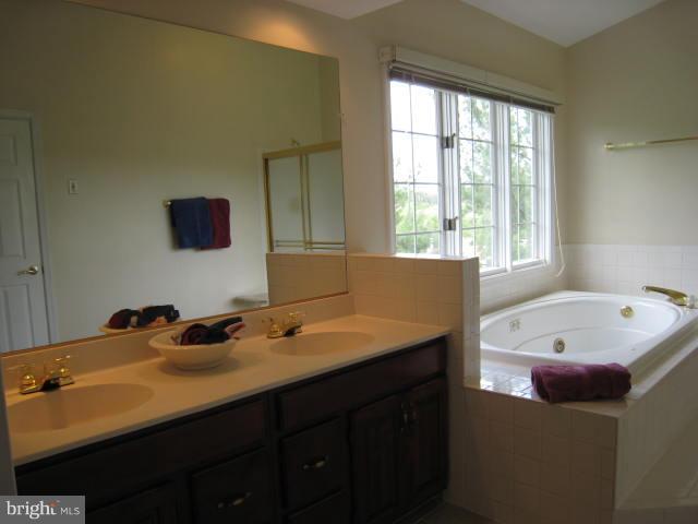 8012 Craddock Road Greenbelt, MD 20770 - Photo 10 of 28 Bath (Master)