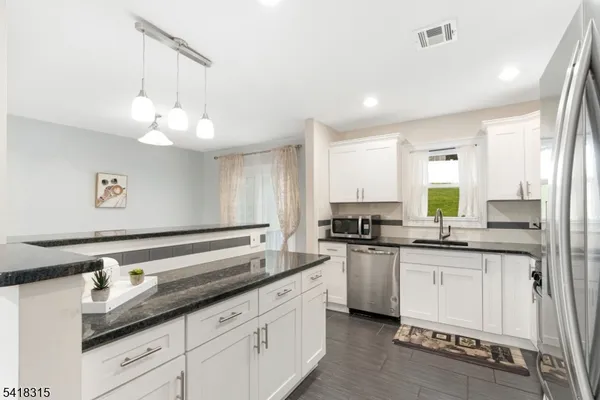 $549,900 | 186 Tomahawk Trail, Sparta, NJ 07871