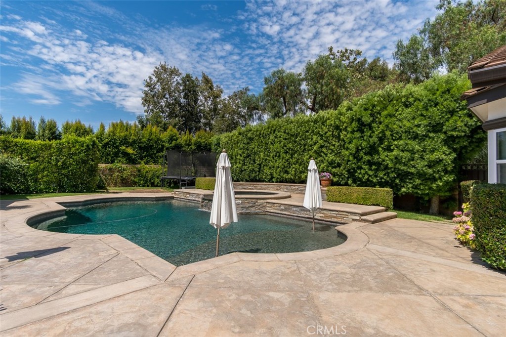 586 Valley Gate Road Simi Valley, CA 93065 - Photo 44 of 57 Backyard
