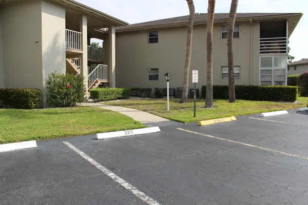 $1,300 | 30 Lake Vista Trail, Unit 205, Port St. Lucie, FL 34952