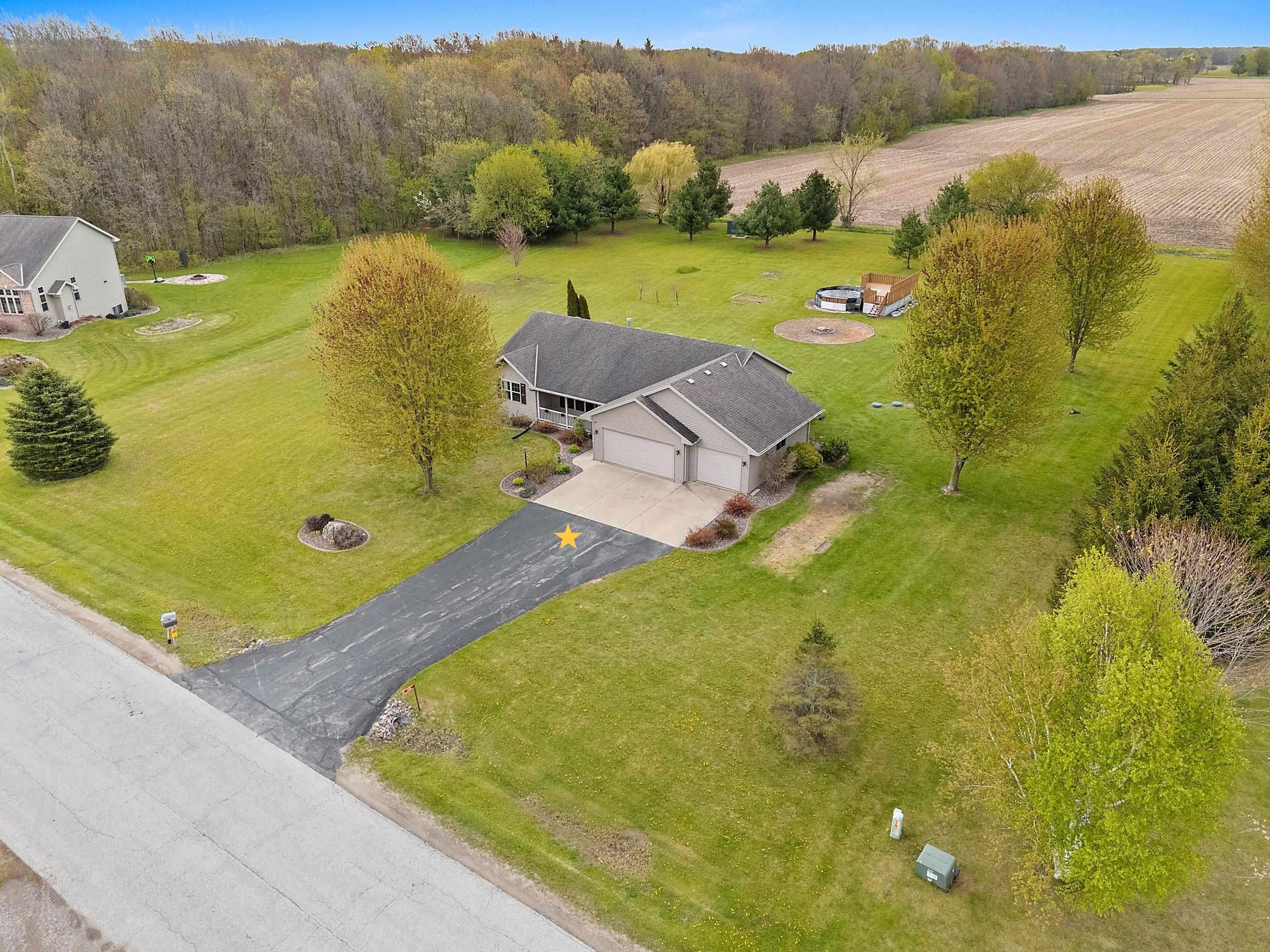 334 Falcon Circle Pulaski, WI 54162 - Photo 39 of 51