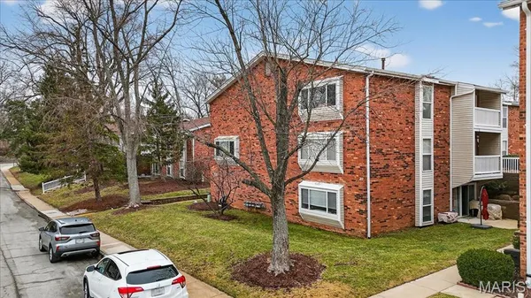 $174,900 | 522 Nirk Avenue, Unit I, Kirkwood, MO 63122