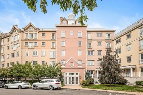 $430,000 | 110 Shearwater Court East, Unit 33, Jersey City, NJ 07305