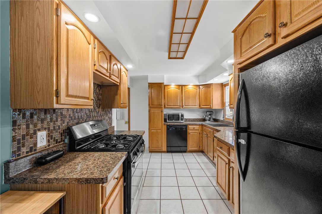 390 Dellwood Road Greece, NY 14616 - Photo 9 of 50