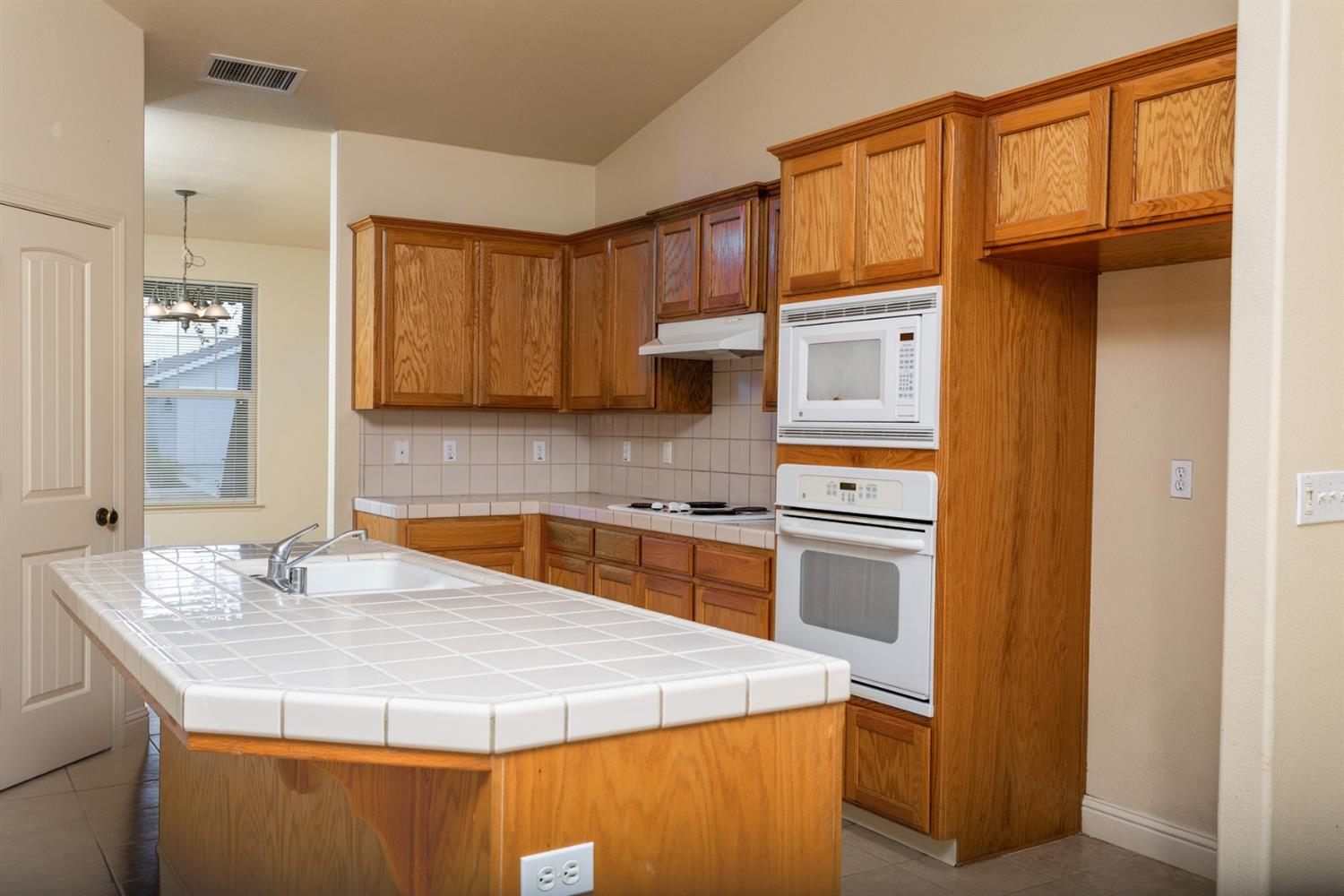 448 West Lilac Avenue Reedley, CA 93654 - Photo 14 of 38 Gallery Image 14