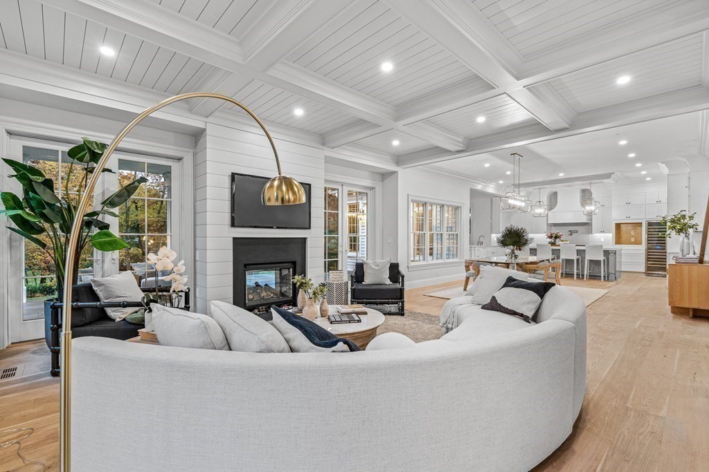 28 Sturbridge Road Wellesley, MA 02481 - Photo 11 of 41