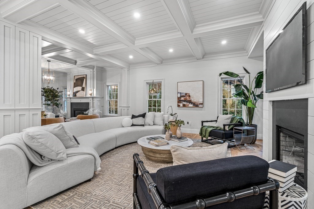 28 Sturbridge Road Wellesley, MA 02481 - Photo 7 of 41