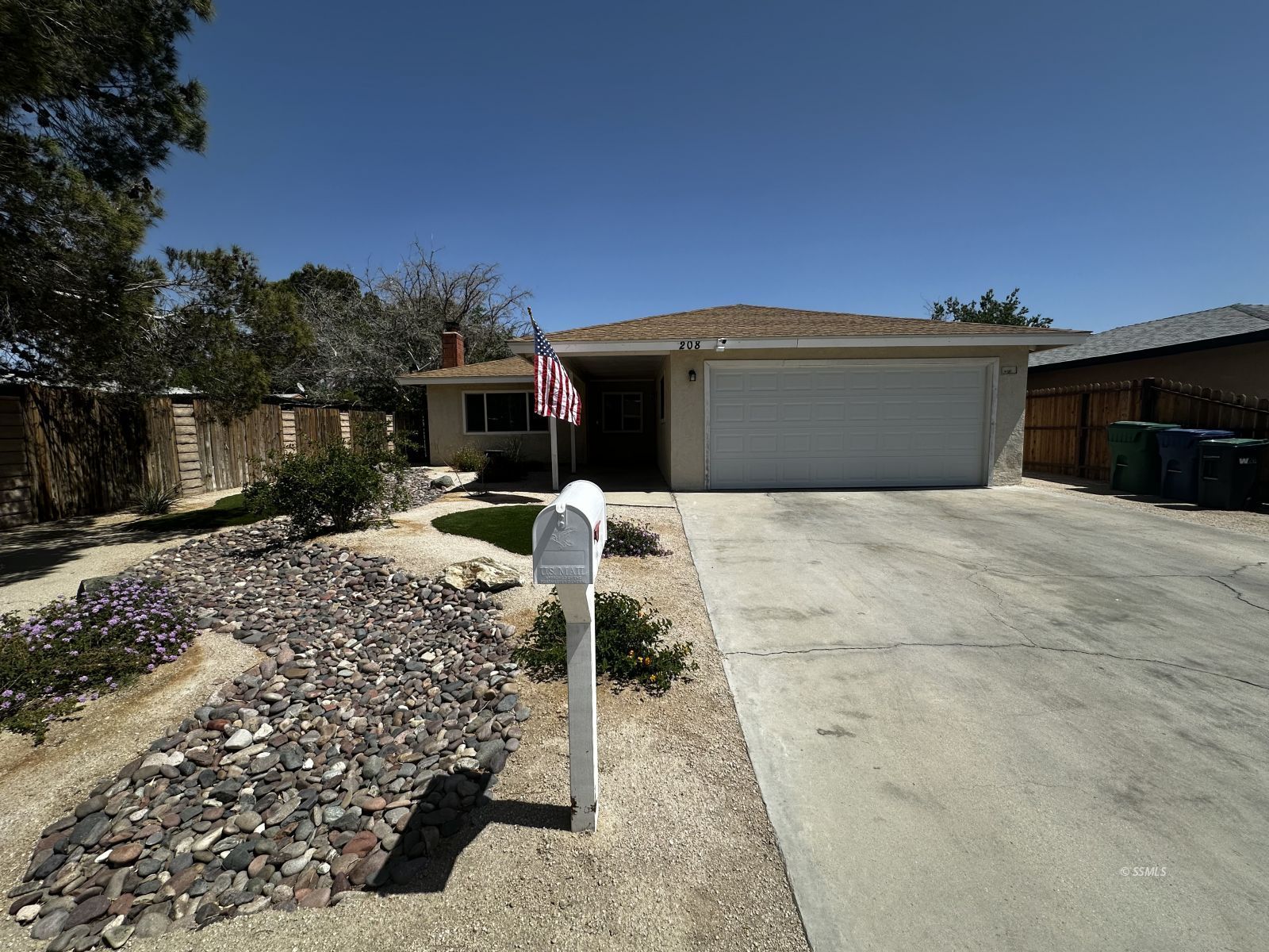 208 South Orchard Street Ridgecrest, CA 93555 - Photo 8 of 26 a front view of a house with a yard