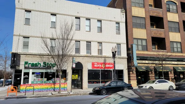 $2,950 | 930 West Belmont Avenue, Unit 201, Chicago, IL 60657