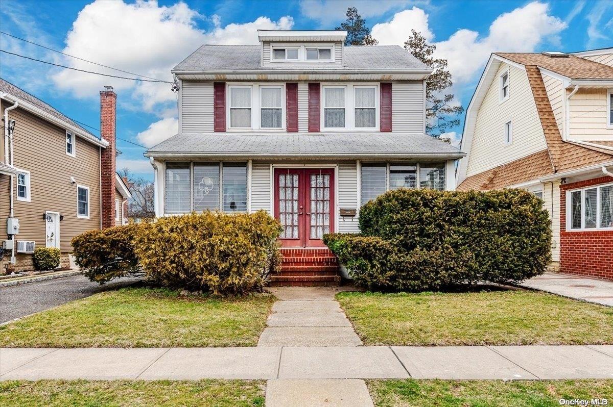 101 East St Marks Place Valley Stream, NY 11580 - Photo 1 of 1