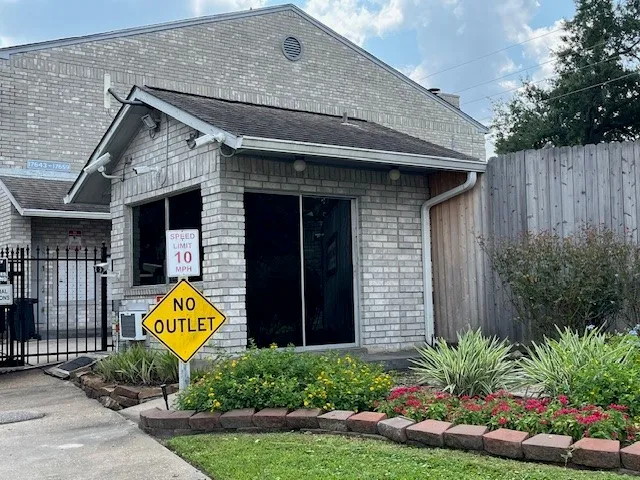 $135,000 | 17585 Red Oak Drive, Unit 7585, Houston, TX 77090