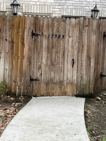 $135,000 | 17585 Red Oak Drive, Unit 7585, Houston, TX 77090