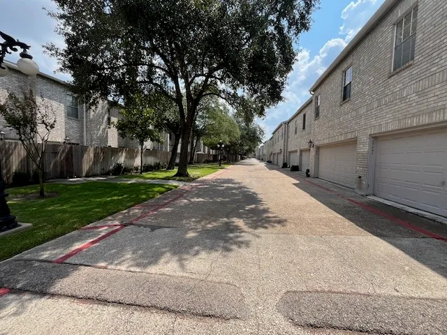 $135,000 | 17585 Red Oak Drive, Unit 7585, Houston, TX 77090