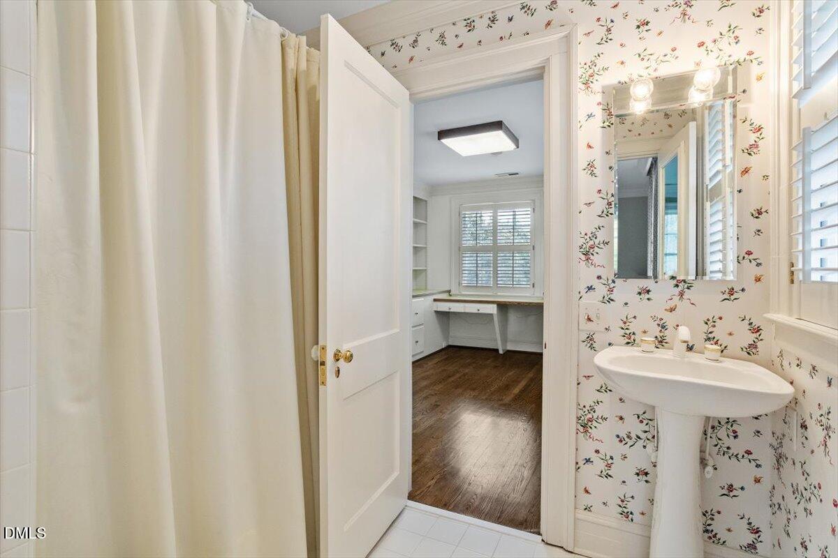 1128 Harvey Street Raleigh, NC 27608 - Photo 31 of 41 Full Bath
