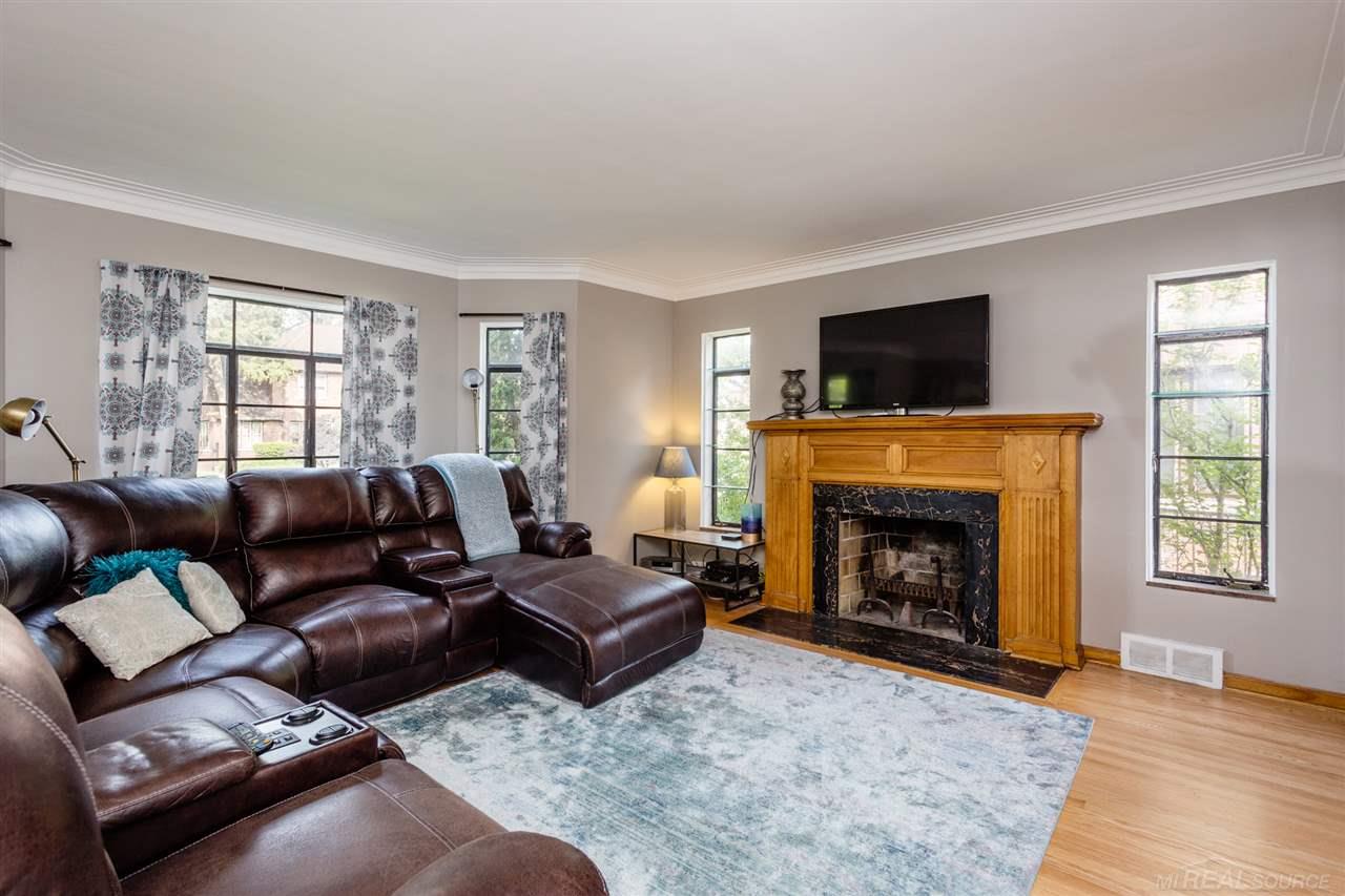 1204 Bedford Road Grosse Pointe, MI 48230 - Photo 3 of 29 50023337-2.JPG