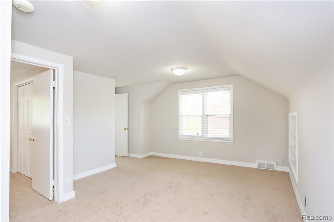 971 Oxford Road Berkley, MI 48072 - Photo 19 of 38 Oxford-18.jpg