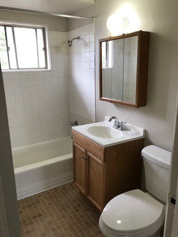 6426 North Ridge Boulevard, Unit 3F Chicago, IL 60626 - Photo 7 of 9