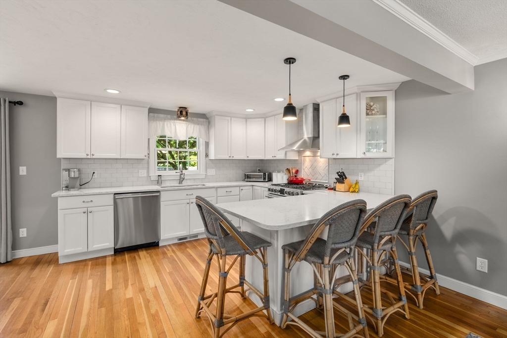 35 Marlyn Road Medfield, MA 02052 - Photo 7 of 39