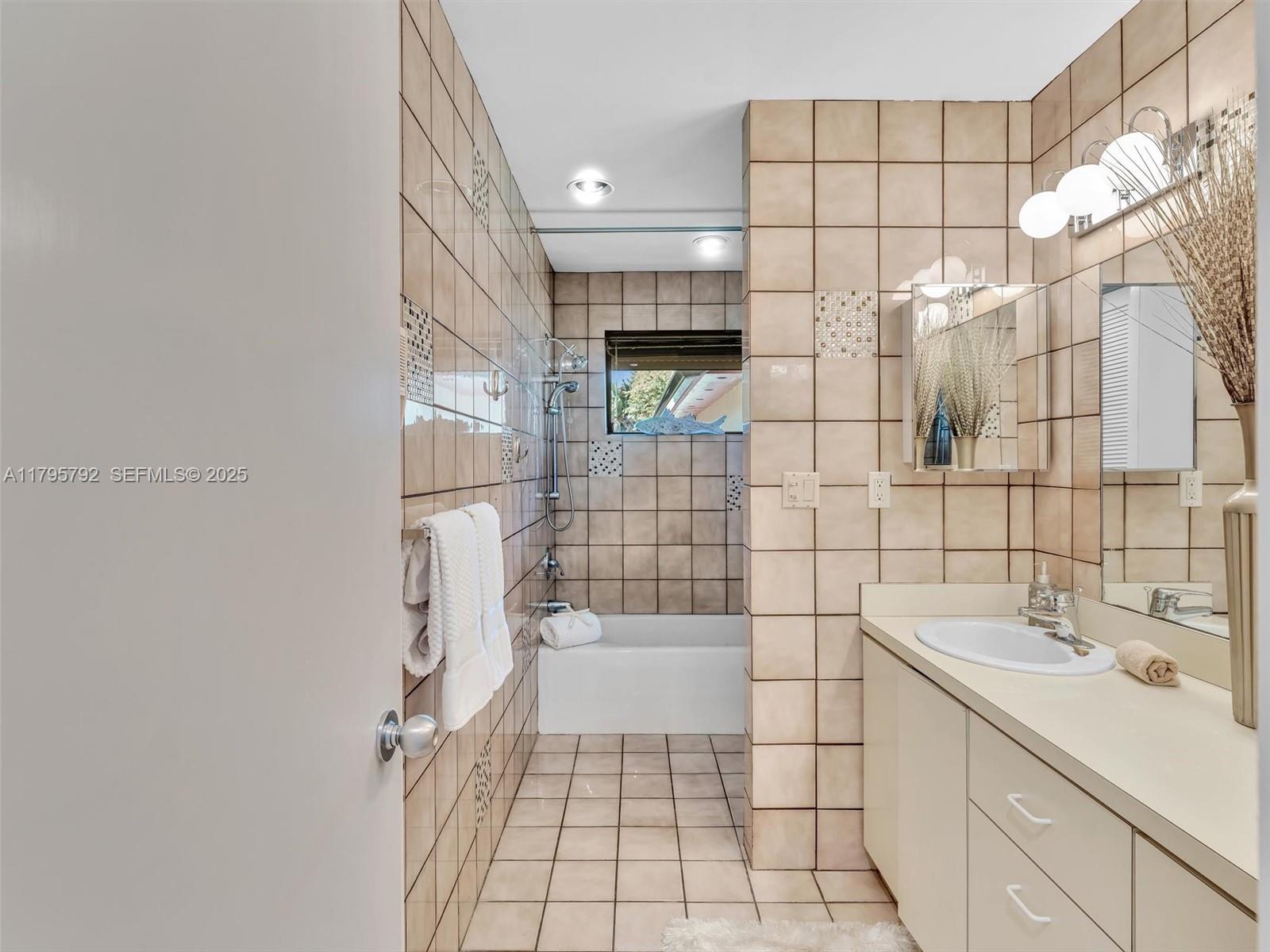 13494 Stirling Road Southwest Ranches, FL 33330 - Photo 56 of 79 Bathroom #2