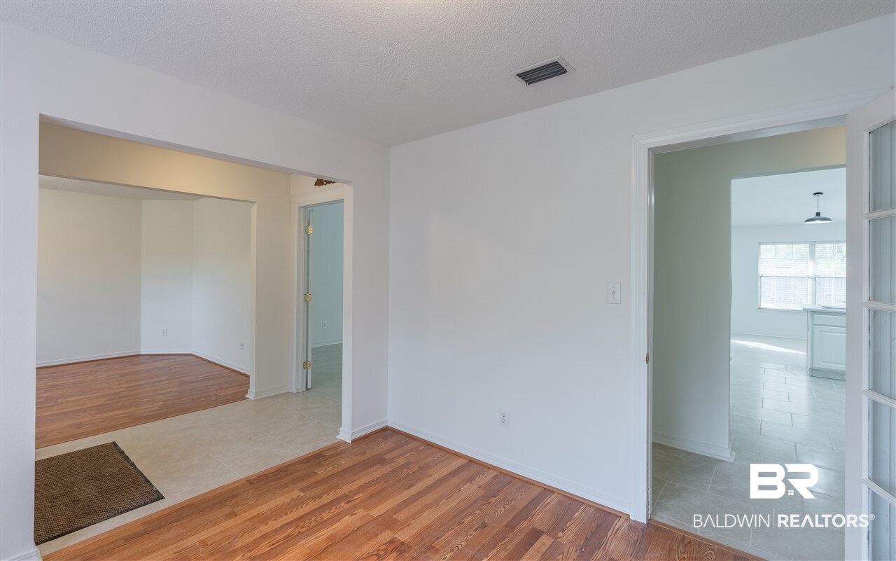 139 Destrehan Road Fairhope, AL 36532 - Photo 4 of 25