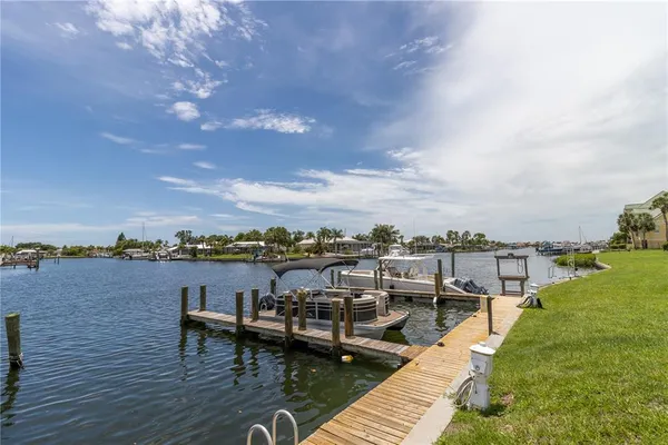 $200,000 | 1028 Apollo Beach Boulevard, Unit 23, Apollo Beach, FL 33572