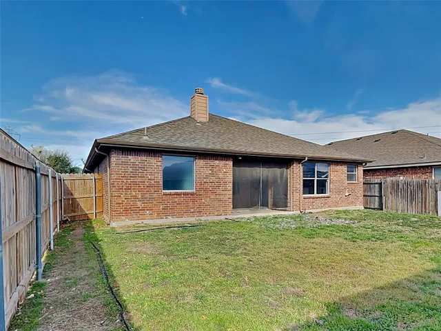 a front view of house with yard