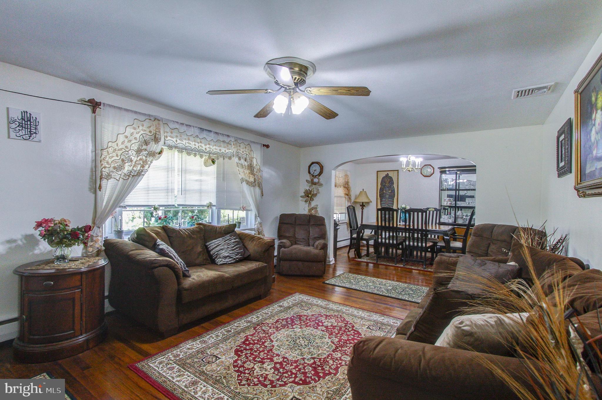2336 Rhoads Road Pottstown, PA 19464 - Photo 5 of 37 Living Room