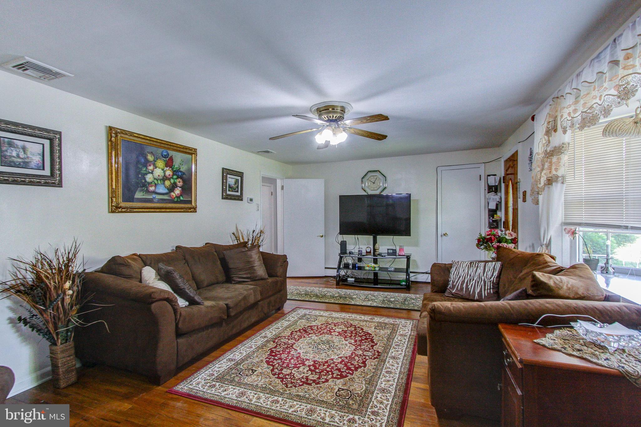 2336 Rhoads Road Pottstown, PA 19464 - Photo 7 of 37 Living Room
