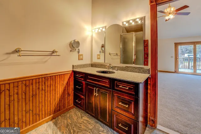 a view of yard with green space