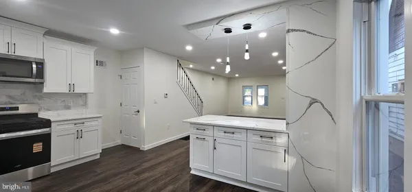 $449,900 | 121 Dickinson Avenue, Hamilton, NJ 08629