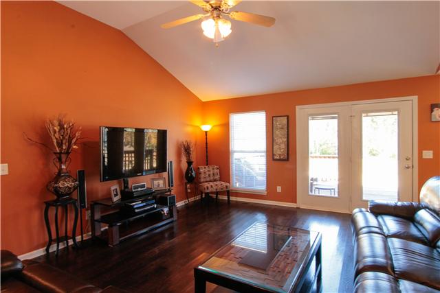 558 Windy Road Mount Juliet, TN 37122 - Photo 3 of 20 Large Great Room Area with Hardwood Floors.