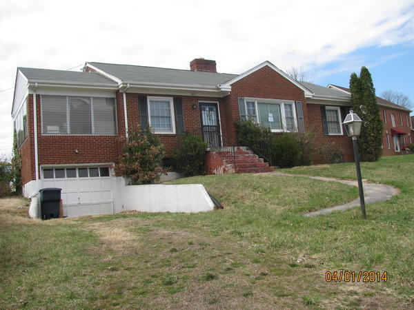 3816 Cove Road Roanoke, VA 24017 - Photo 1 of 9 front view of a house with a yard