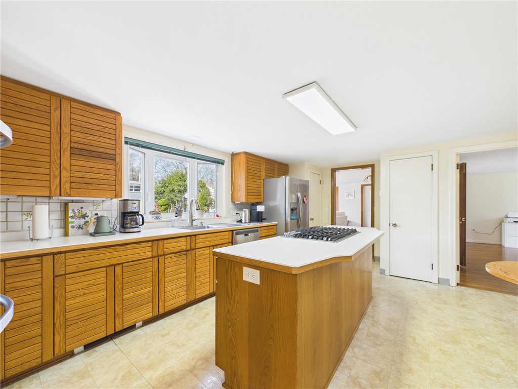 449 Love Lane Warwick, RI 02886 - Photo 6 of 35