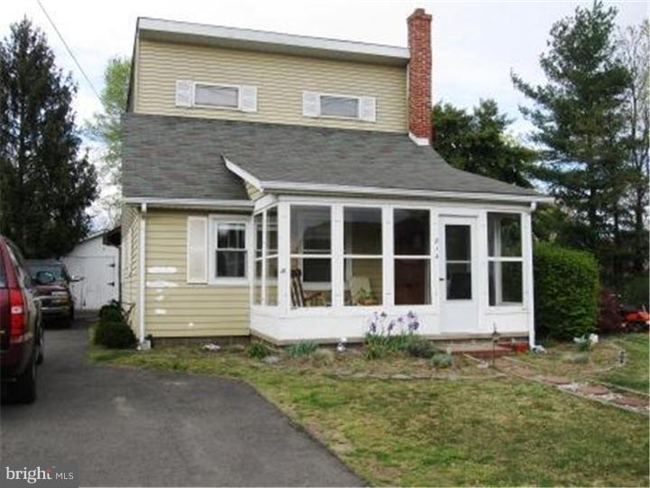 814 Delanco Road Edgewater Park, NJ 08010 - Photo 2 of 13 Exterior Front