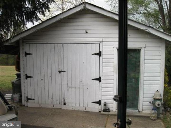 814 Delanco Road Edgewater Park, NJ 08010 - Photo 12 of 13 Garage