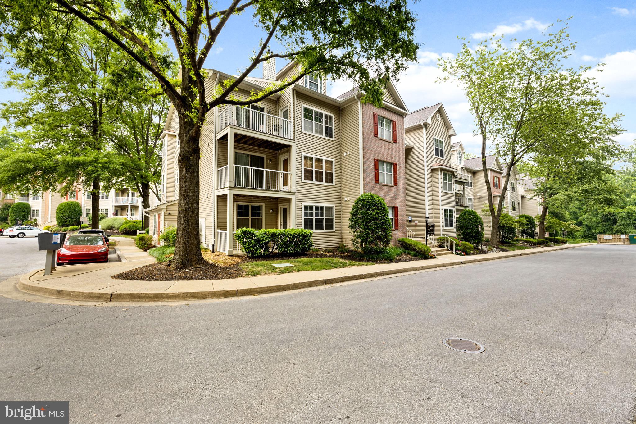 2320 Falls Gable Lane, Unit L Baltimore, MD 21209 - Photo 3 of 33