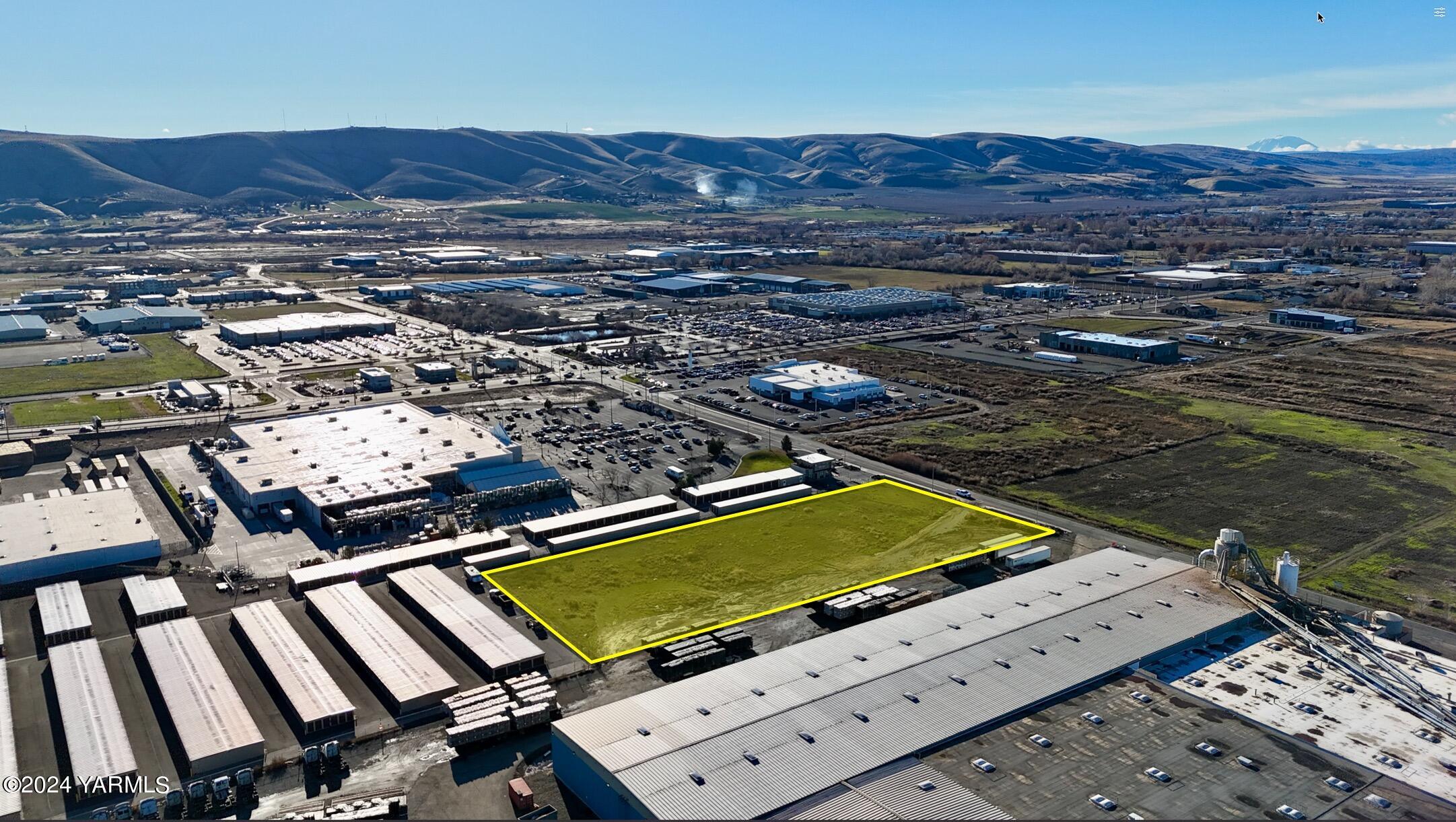 2007 Longfibre Road Yakima, WA 98903 - Photo 2 of 11 an aerial view of a pool table and chairs