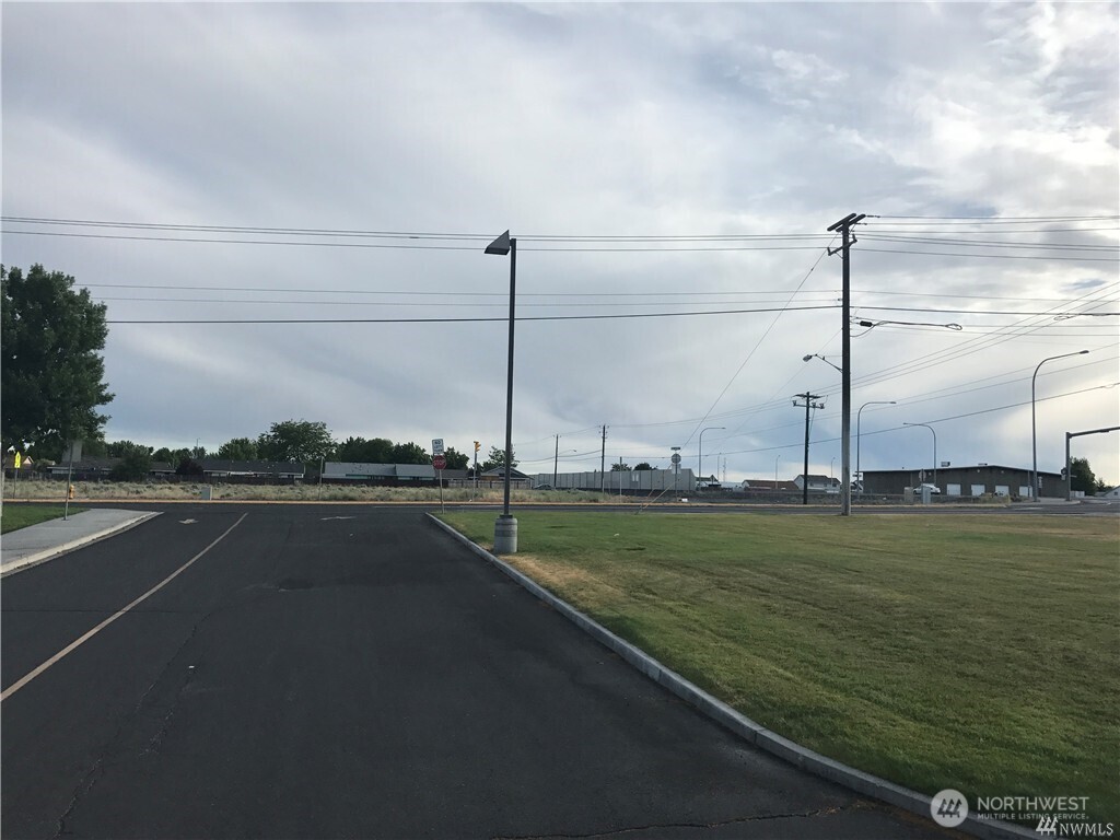 0 Nelson Moses Lake Moses Lake, WA 98837 - Photo 19 of 24 a view of a lake with a big yard