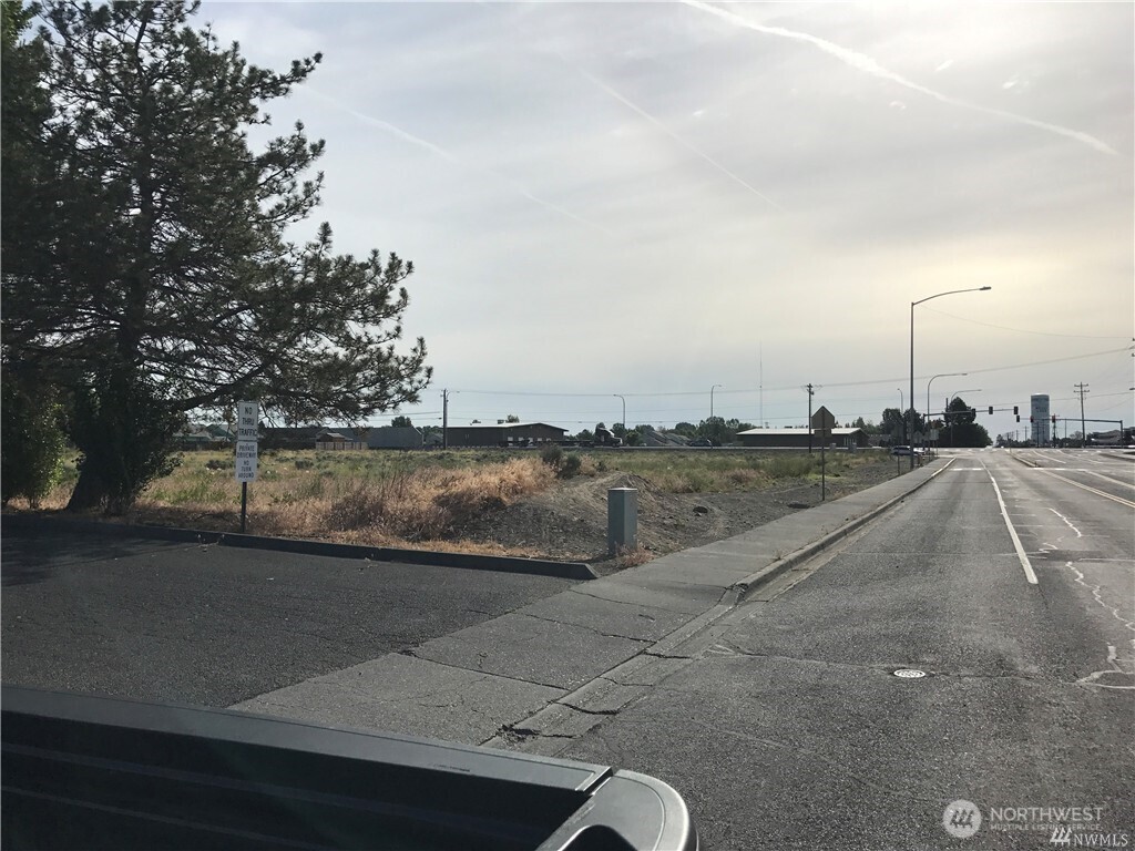 0 Nelson Moses Lake Moses Lake, WA 98837 - Photo 20 of 24 a view of a city street