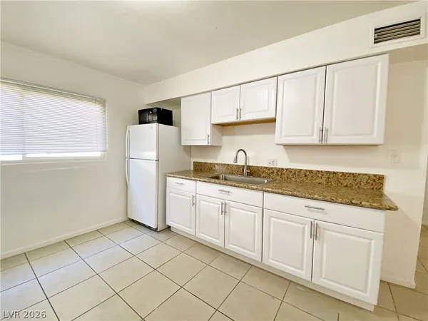 $1,040 | 1904 Rexford Drive, Unit 2, Las Vegas, NV 89104