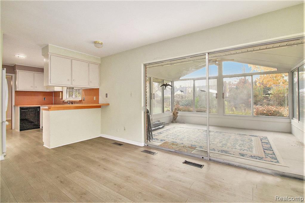 5730 Burnham Road Bloomfield Hills, MI 48301 - Photo 9 of 22