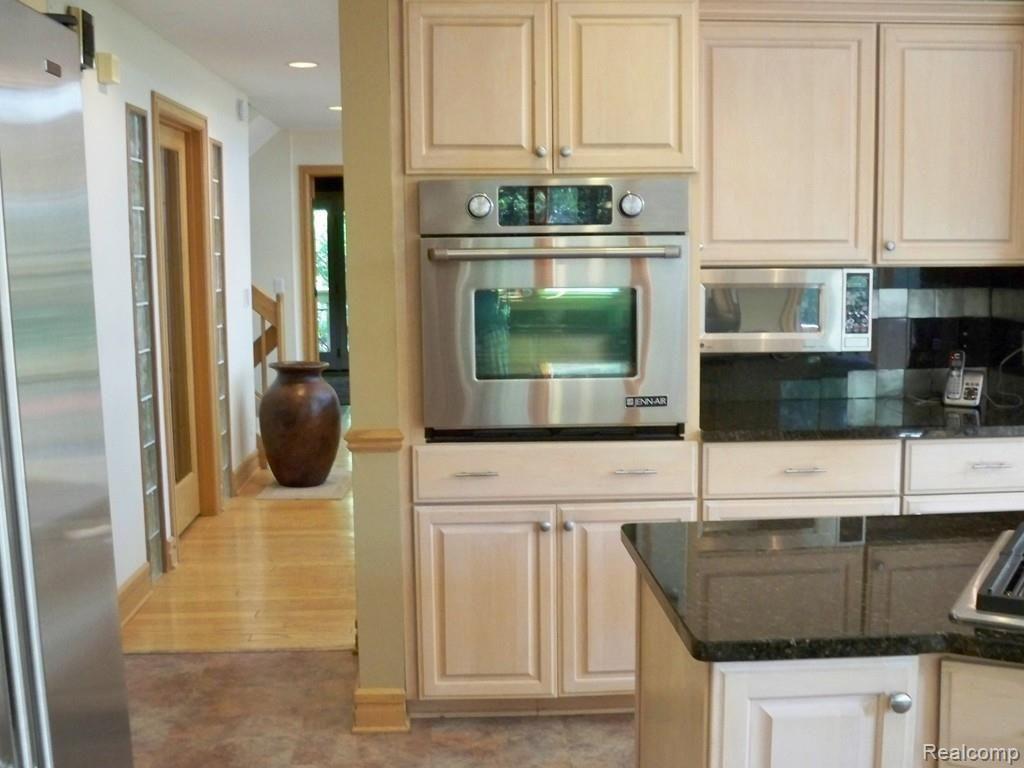 2475 Pleasant Valley Road Brighton, MI 48114 - Photo 20 of 45 18.jpg
