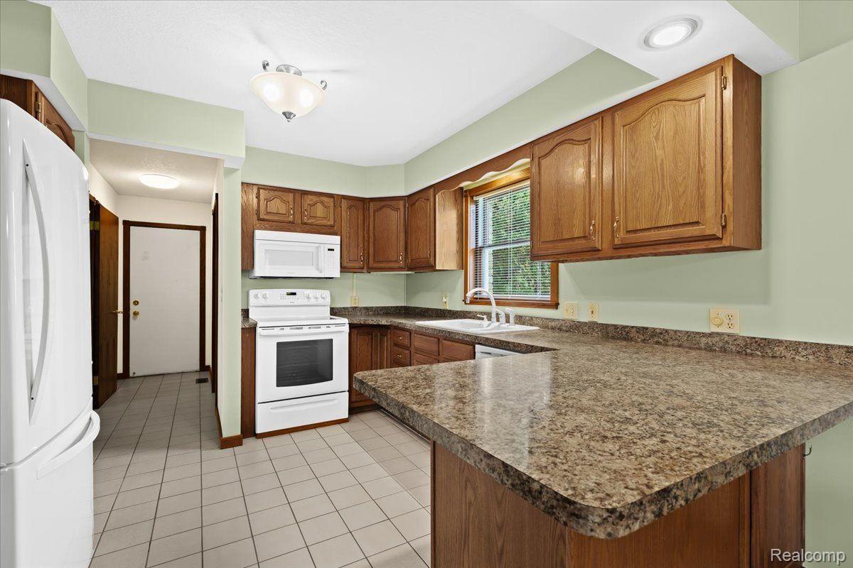 313 East Rolston Road Linden, MI 48451 - Photo 12 of 32 Kitchen