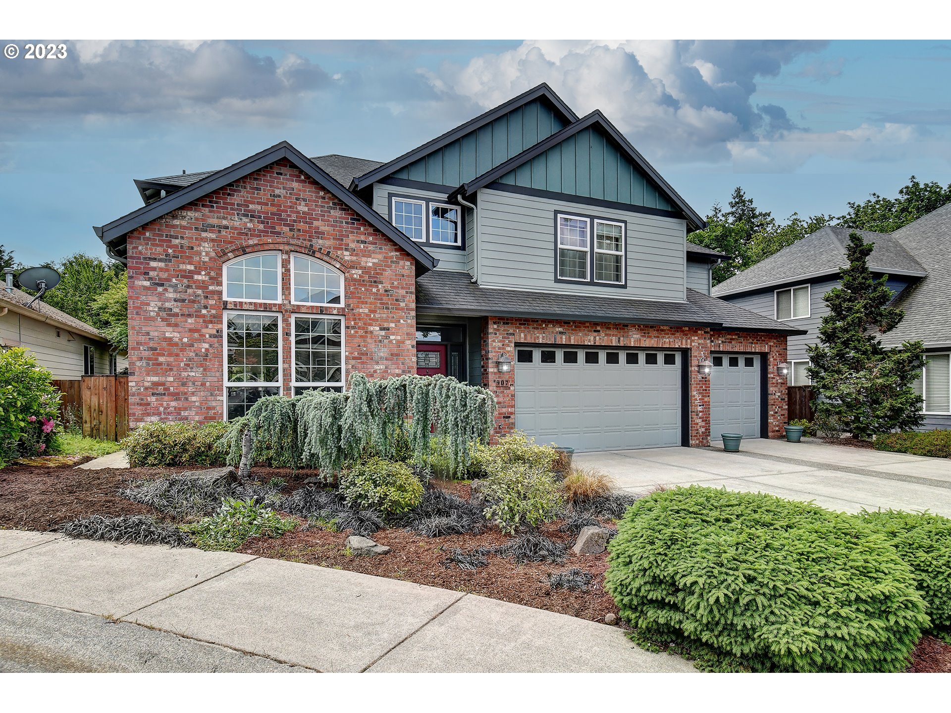 907 North 7th Circle Ridgefield, WA 98642 - Photo 47 of 47 a front view of a house with a yard and garage