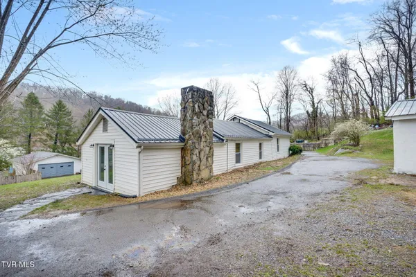 $214,000 | 1131 Berry Road, Elizabethton, TN 37643