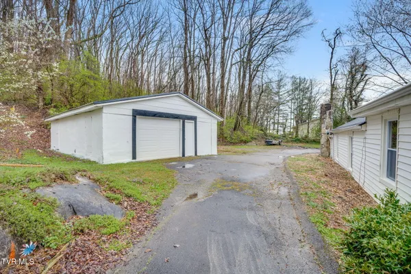 $214,000 | 1131 Berry Road, Elizabethton, TN 37643