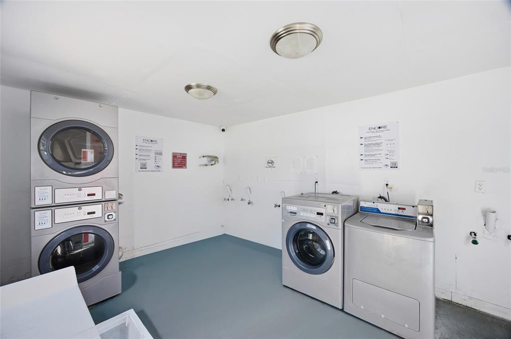 11733 North 12th Street, Unit G Tampa, FL 33612 - Photo 17 of 25 a utility room with dryer and washer